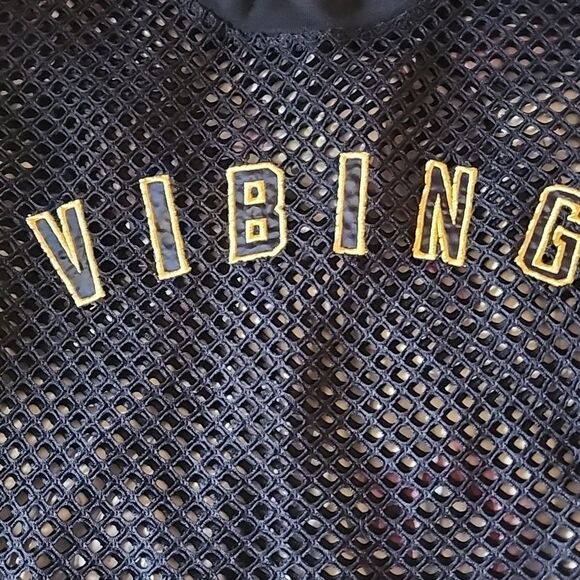 New Forever 21 Medium Fishnet Crop Top - Picture 2 of 4